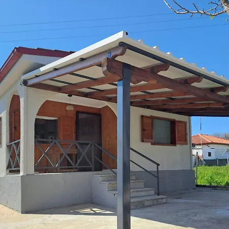 εξοχικη κατοικια με αυλη Holiday home *
